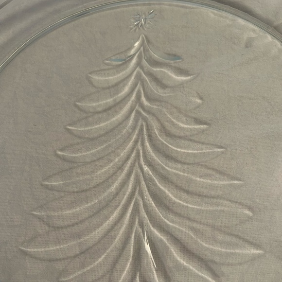๐
๐ป SALE! VINTAGE INDIANA GLASS CHRISTMAS TREE PLATTER 13โ RETAIL $55 - Picture 5 of 7